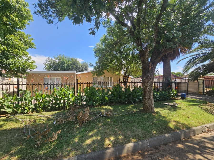 6 Bedroom Property for Sale in Brandwag Free State